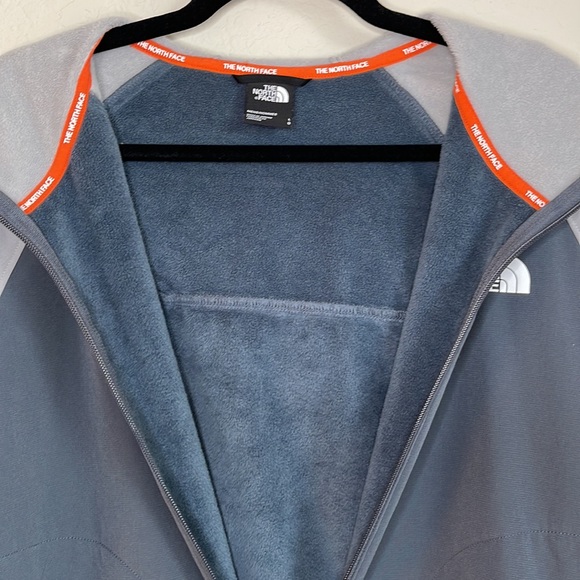 The North Face Full-Zip Hoodie. Size: Large - Picture 8 of 11